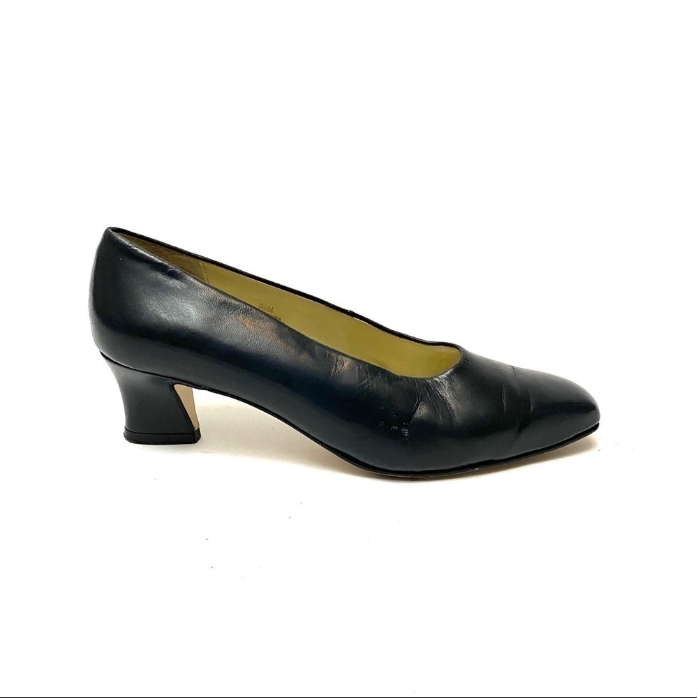 Andrew Geller | Vintage 1980s classic navy pumps